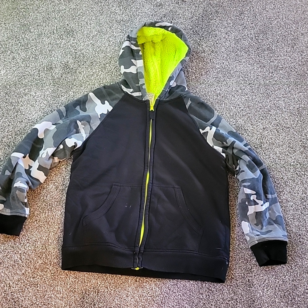 Boys size 14/16 zipup hoodie